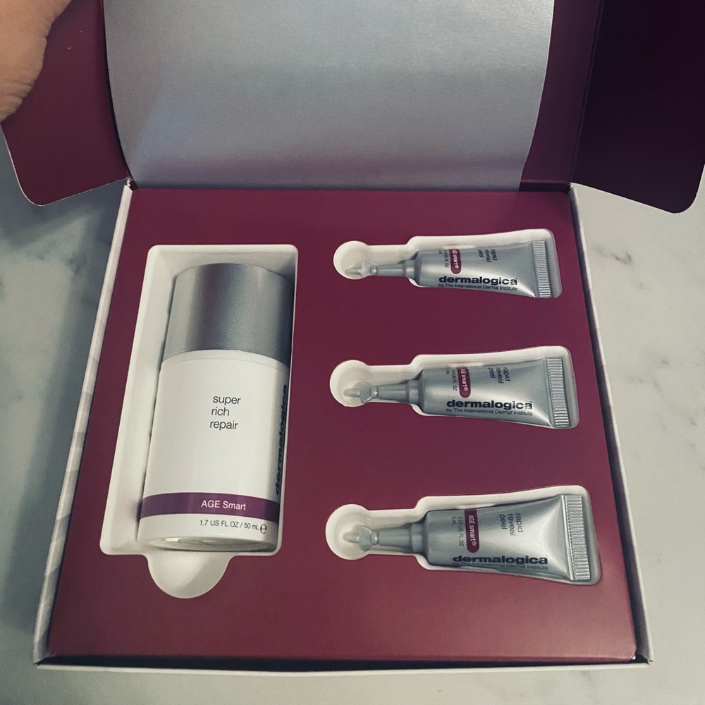 Dermalogica Holiday Set. Super Rich Repair 1.7 oz and 3 Rapid Reveal Peels.